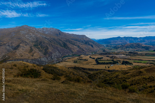 The beautiful landscape of the southern island of New Zealand is a mountain range of lake forests.