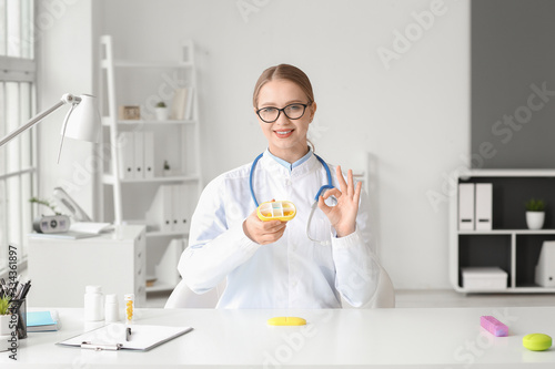 Female doctor with pills bo...