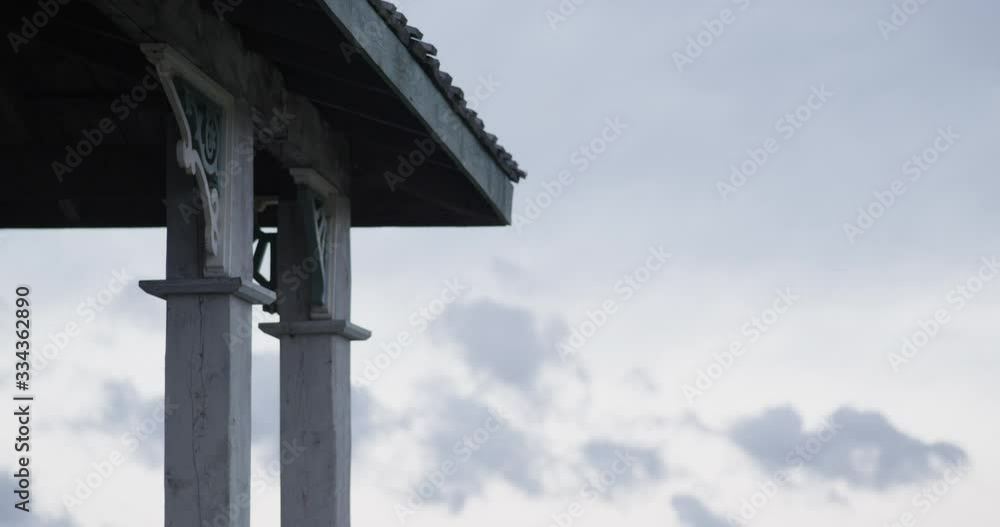 Mid Century Veranda with Cloud Movement Mid Century Veranda with Cloud Movement