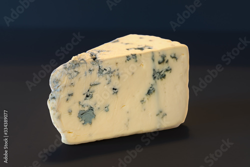 Foto Close up of a piece of blue cheese