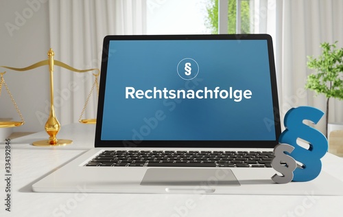 Rechtsnachfolge – Recht, Gesetz, Internet. Laptop im Büro mit Begriff auf dem Monitor. Paragraf und Waage.