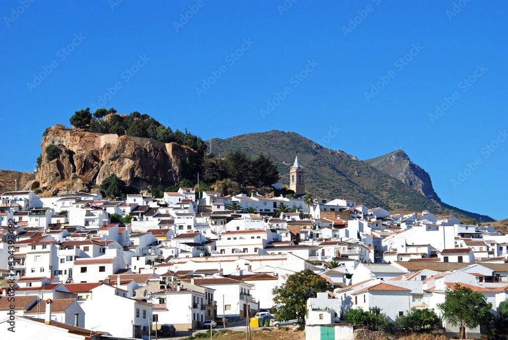 General view of the town with mountains to the rear, Ardales, Spain.