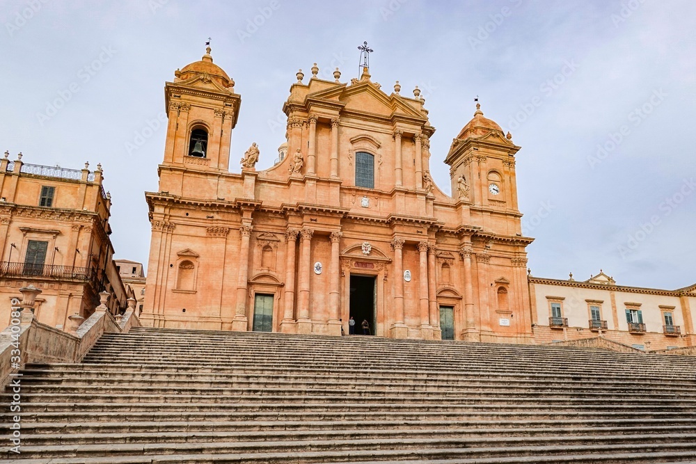 Obraz premium Noto Cathedral (Cattedrale di Noto, Cattedrale di San Nicolo) with a staircase in Sicily