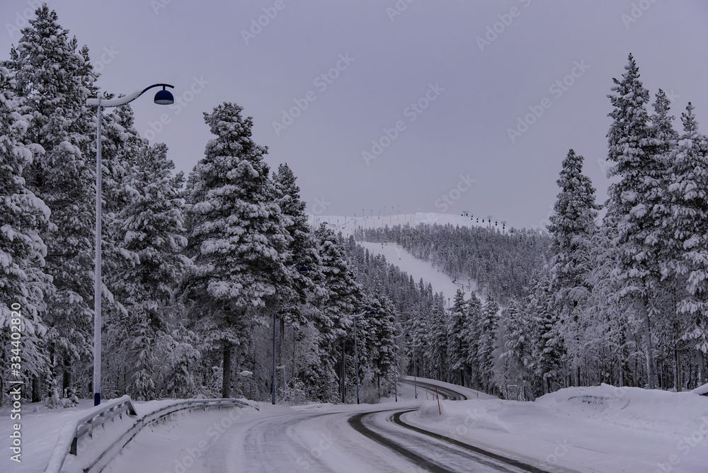 Straße mit Schnee Straße mit Schnee