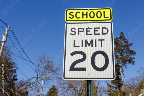 Obraz na plátně Road sign displaying 20 mph speed limit warning