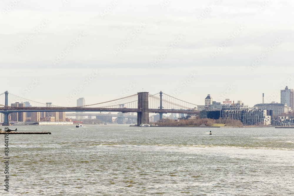 Fototapeta premium View to Manhattan and Brooklyn Bridge from Ferry