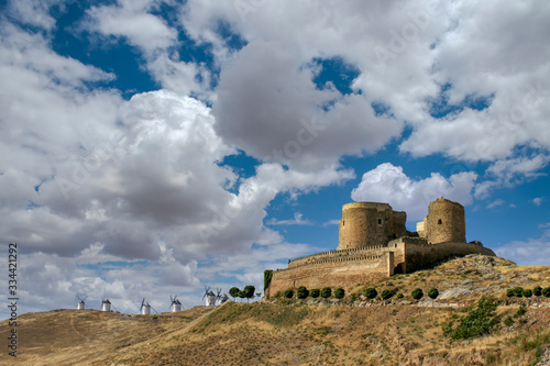 Castillo de la Muela en el municipio de Consuegra, España photo