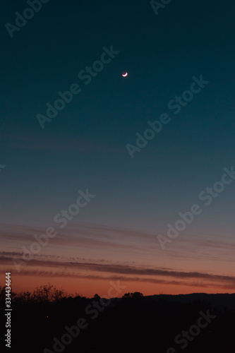 Atardecer con luna