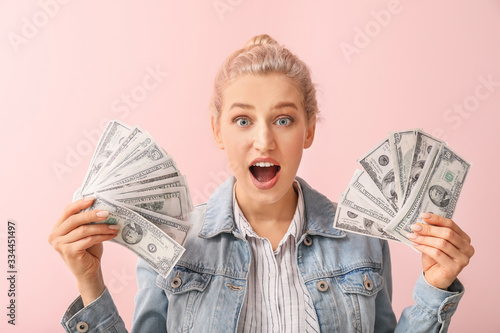 Beautiful surprised woman w...