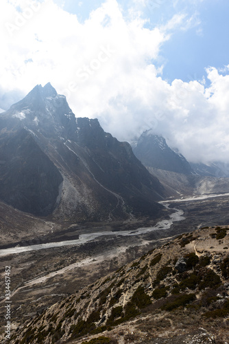 Montagnes népalaises © ArtMilan