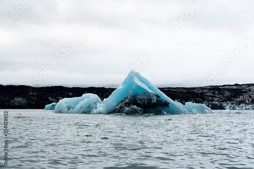 Icebergs in Jökulsárlón, the glacial lake in southeast Iceland, on the edge of Vatnajökull National Park © tommaso