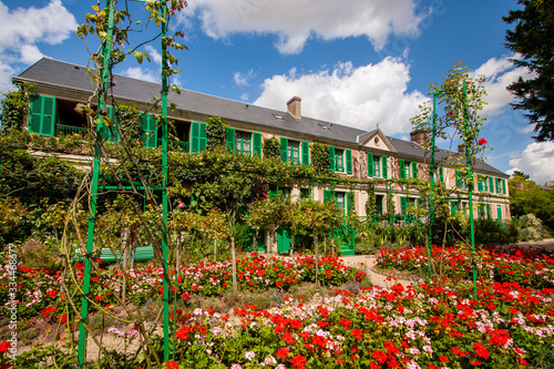 Wallpaper Mural Ehemaliges Wohnhaus des Impressionisten Claude Monet und heutiges Museum in Giverny in Frankreich Torontodigital.ca