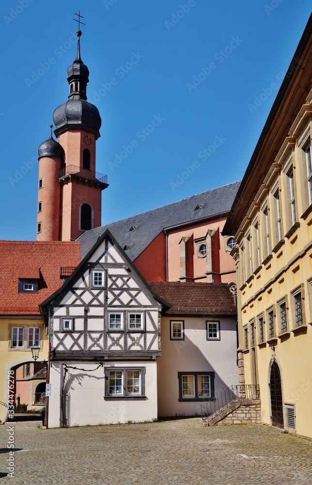 Eibelstadt, Marktplatz mit Rathaus, Mesnerhaus, Kirche