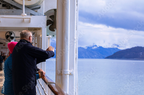 Cruise ship sailing in Glacier Bay National Park, Alaska © wu shoung