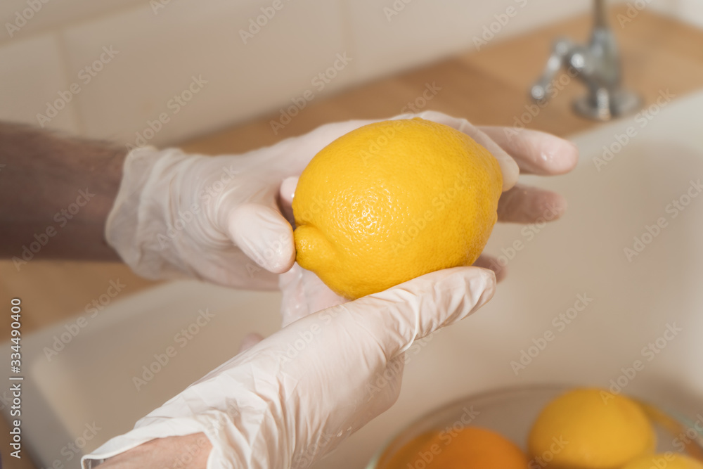 Отжим лимонного сока. Перед лимона. Вымыть лимон. Киви и машина после лимона. Вымыть лимон.