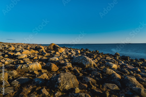 Skaliste wybrzeże w Parku narodowym Ytre Hvaler w Norwegii photo