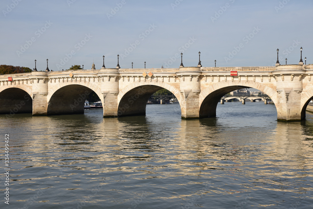 Le pont Neuf sur la Seine à Paris, France