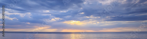 Fototapeta Naklejka Na Ścianę i Meble -  sky above water / texture background, horizon sky with clouds on the lake