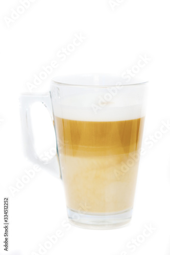 tasse de cappuccino sur un fond blanc