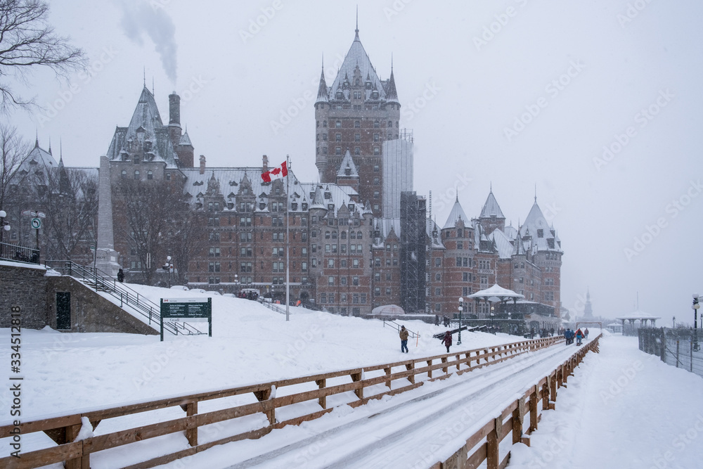 Fototapeta premium Frontenac castle in Quebec city at winter time.
