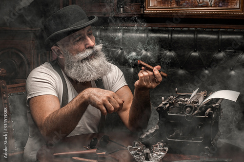 Fototapet Old man smoking a cigar indoors