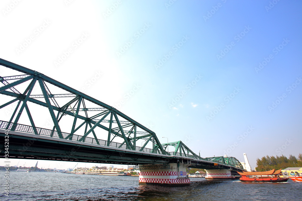 Fototapeta premium A beautiful old green bridge with steel structures.
