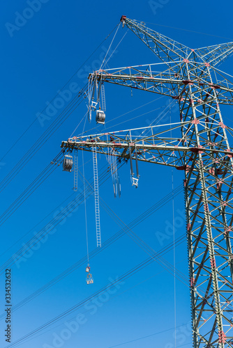 Zurzeit finden die Arbeiten am Ausbau der Stromleitung Mitteachse in der Nähe von Rade am Nord-Ostseekanal statt.  photo