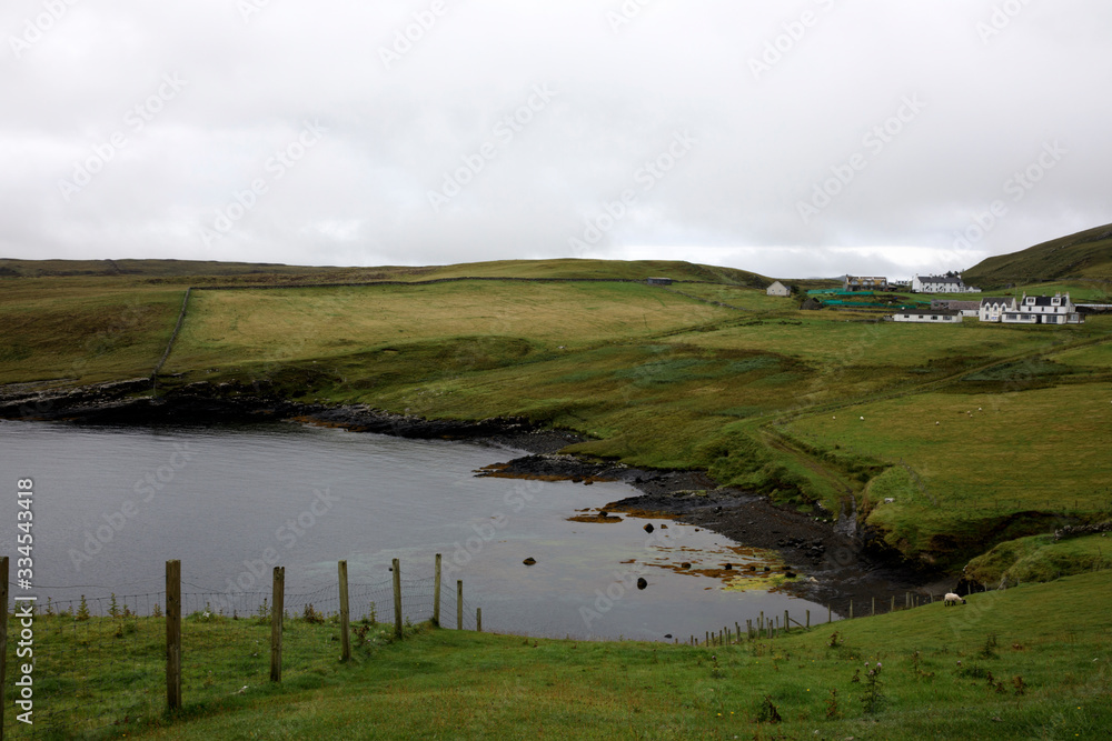 Φωτογραφία Portree - Skye Island (Scotland), UK - August 14, 2018: The landscape near Kilt