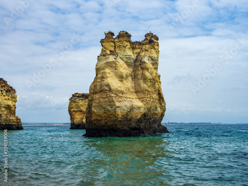 Formaciones geologicas dentro del mart típicas en el Algarve portugués