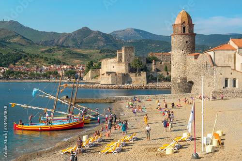 Phare de Collioure et barques catalanes