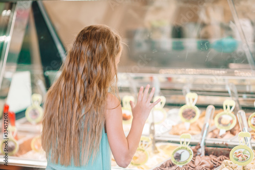 Canvas Print Cute kid enjoying real italian gelato near Gelateria in Rome