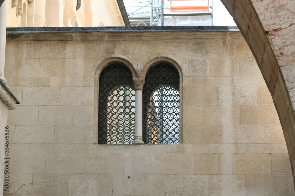Modena, Emilia Romagna, Italy: window of the duomo