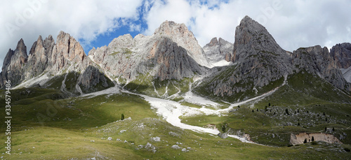 Canvas Print Panoramic view of Puez Odles Naturepark: Distincitve Mountains - Fermeda, Sass R