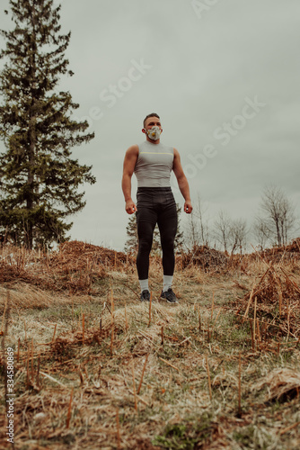 Man training with a mask due to the corona virus