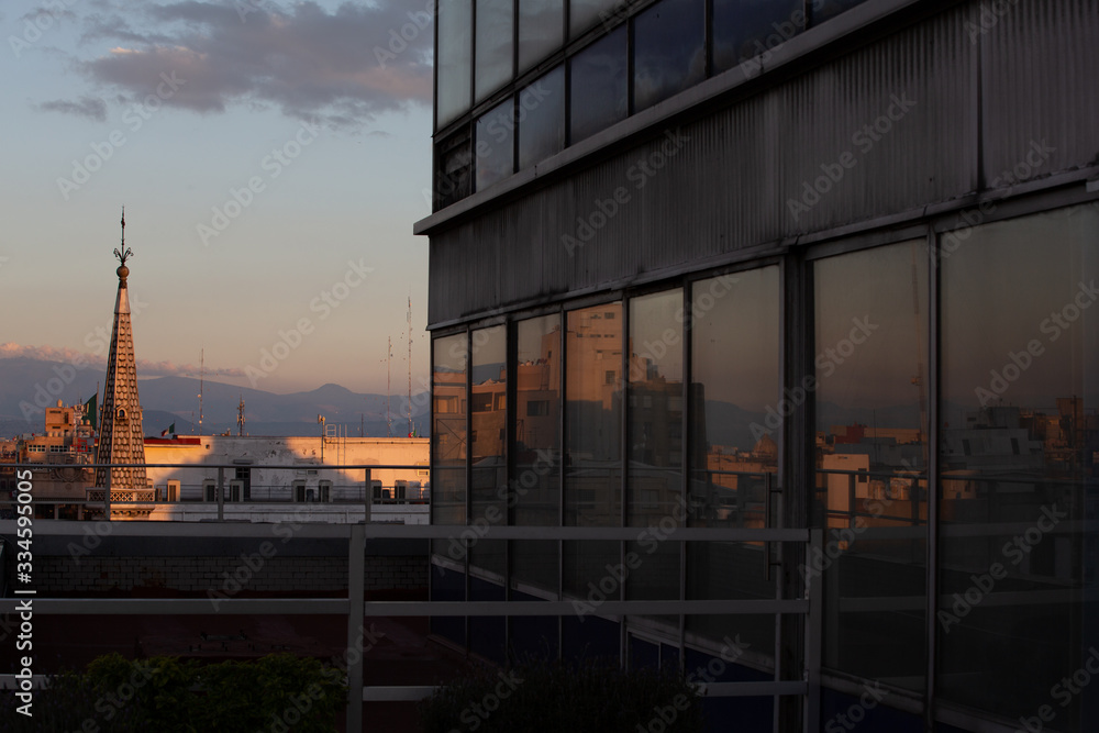 Obraz premium sunset over the city