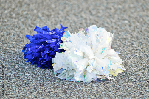 Cuadro en lienzo White and Blue Pom-poms