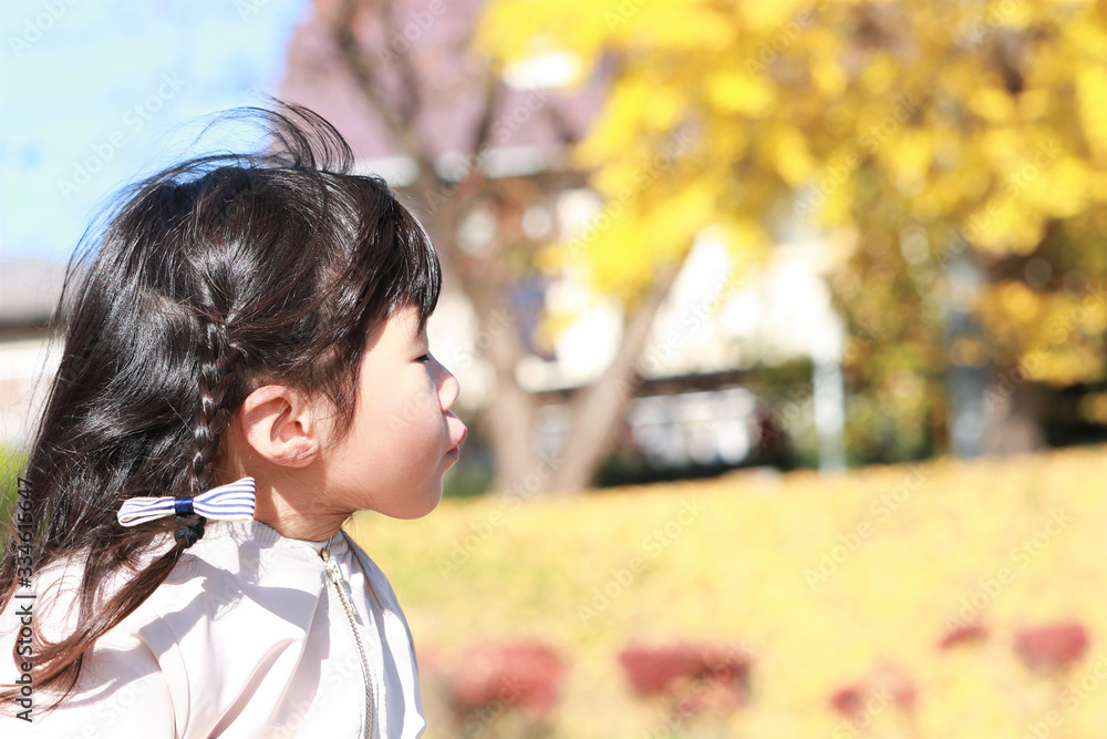 3歳の女の子の横顔 3歳の女の子の横顔