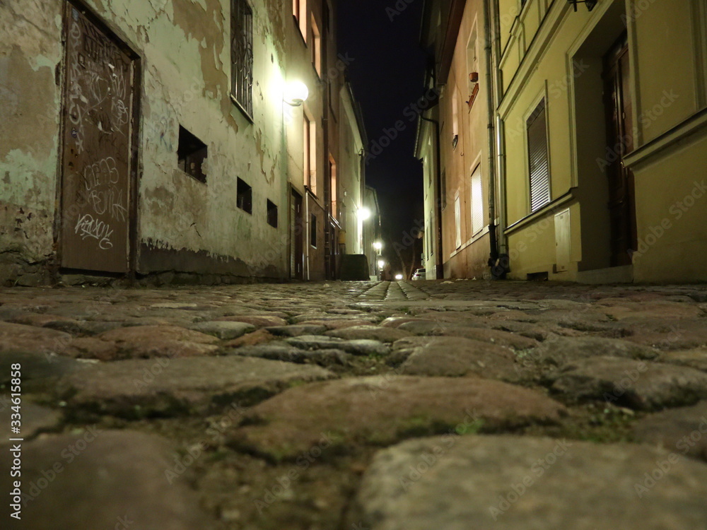Stara uliczka w nocy