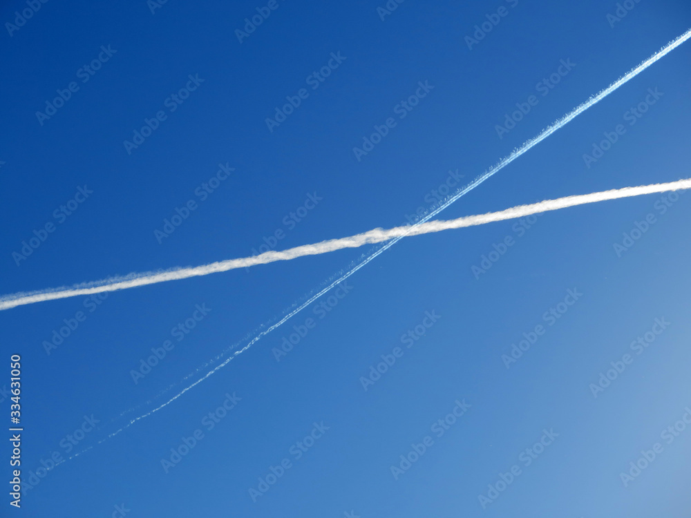 Crossing vapour trails Crossing vapour trails
