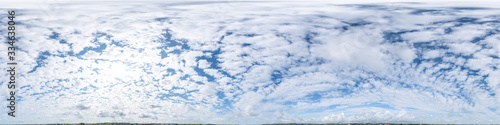 Fototapeta Naklejka Na Ścianę i Meble -  Nahtloses Panorama mit bewölktem Himmel in 360-Grad-Ansicht mit schöner Bewölkung zur Verwendung in 3D-Grafiken als Himmelskuppel oder zur Nachbearbeitung von Drohnenaufnahmen