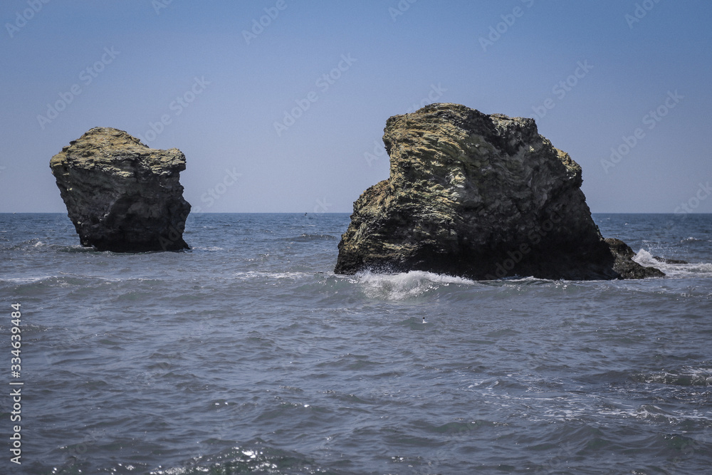 Océan, rochers isolés
