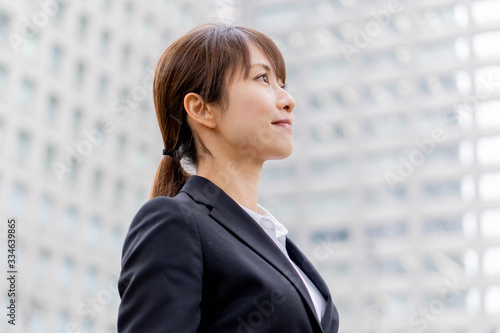 Photos スーツ姿の女性