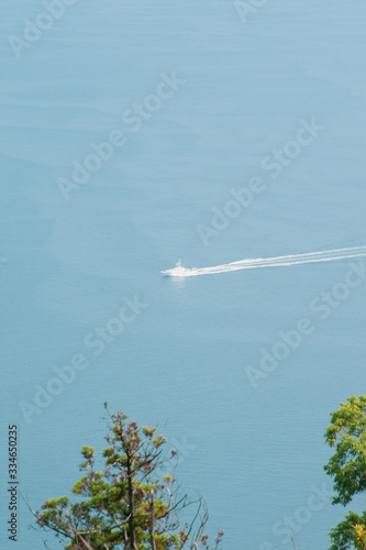 Wallpaper Mural 遠くに見える船 Torontodigital.ca