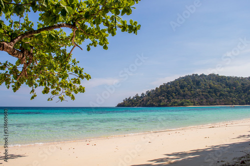 Fototapeta Naklejka Na Ścianę i Meble -   Rok Island, the Queen of the Andaman, the beautiful nature of Thailand, Krabi