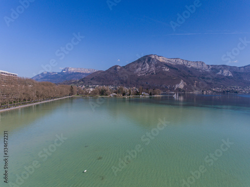 Le lac d'Annecy vue par drone depuis de Paquier
