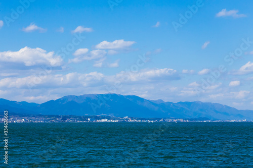 晴天の琵琶湖畔風景