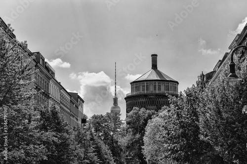 Wasserturm Berlin Prenzlauer Berg mit Berliner Fernsehturm in schwarz und weiß photo