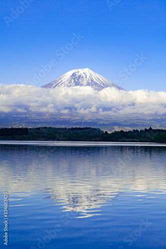 田貫湖から眺める富士山、静岡県富士宮市にて