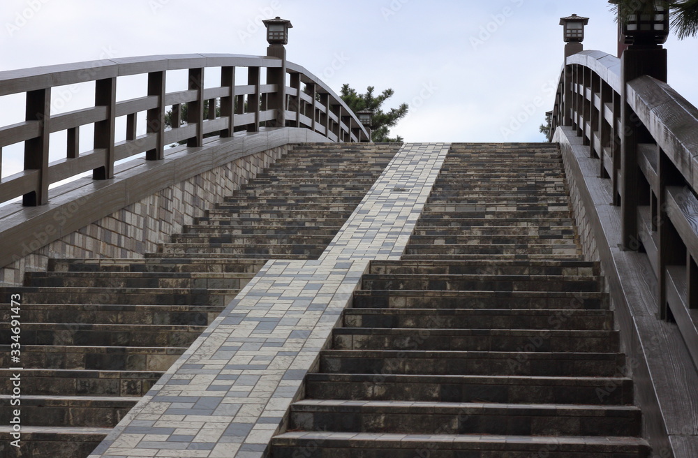 Fototapeta premium 日本のいい感じの 橋 アーチ 江戸っぽい 松尾芭蕉ゆかりの道 埼玉県草加市松原団地
