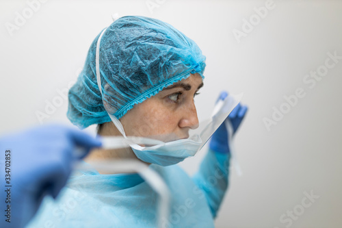 nurse doing covid_19 test